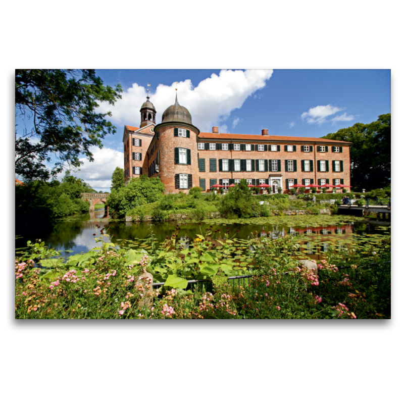 Das Eutiner Schloss von der Schlossparkseite aus gesehen.