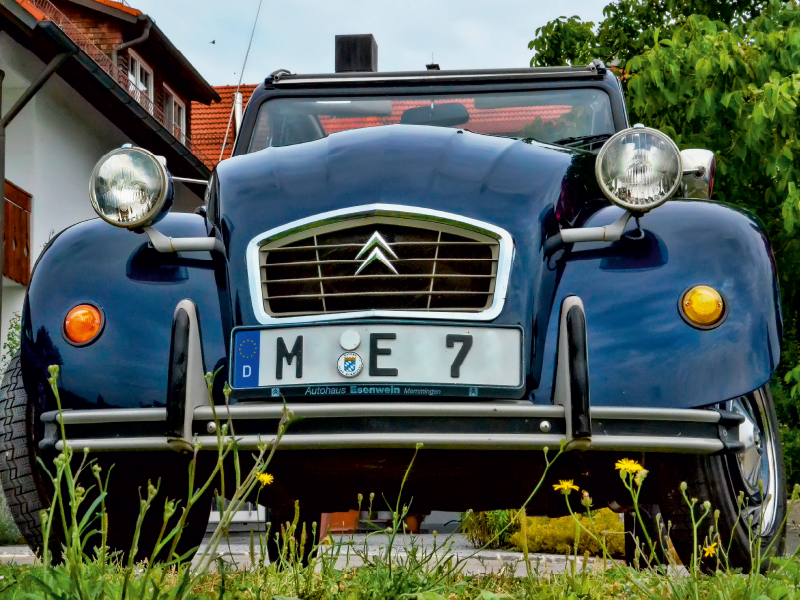 Ein Motiv aus dem Kalender Citroën 2CV - die Ente