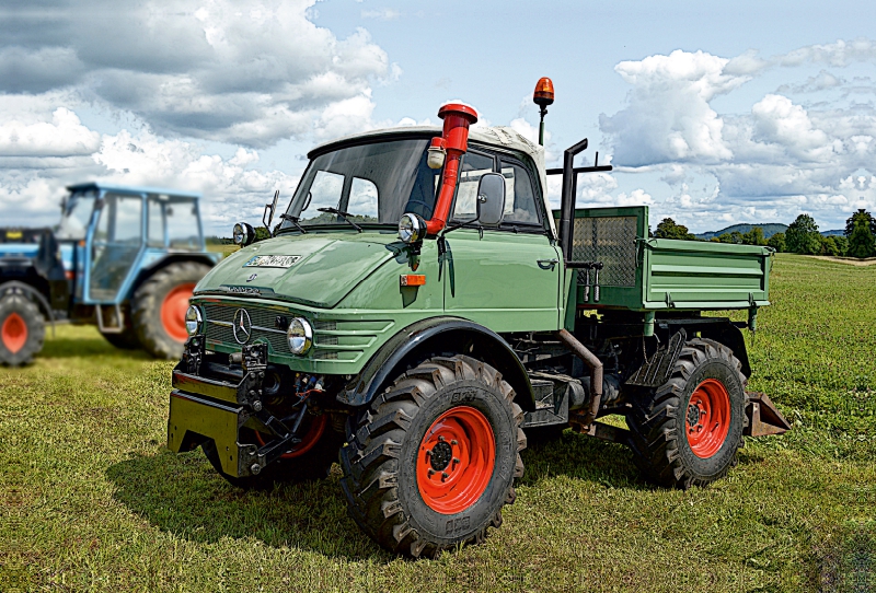 Unimog grün rot