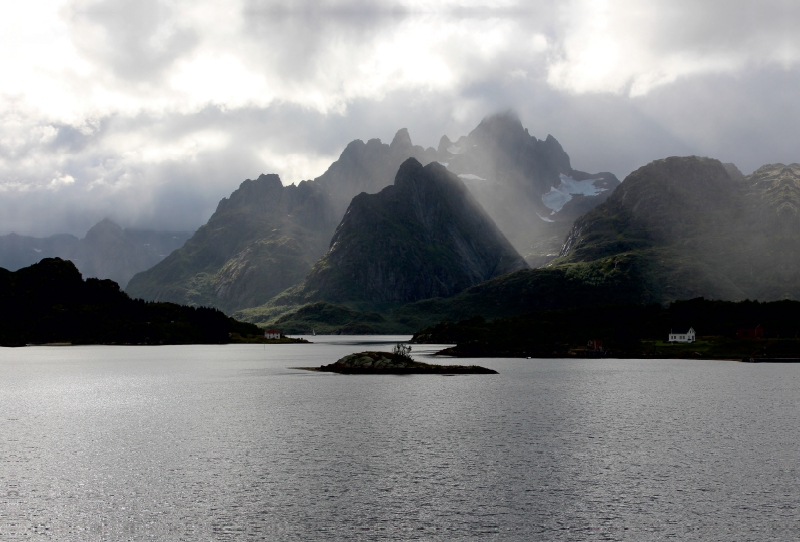 Berge nahe dem Trollfjord