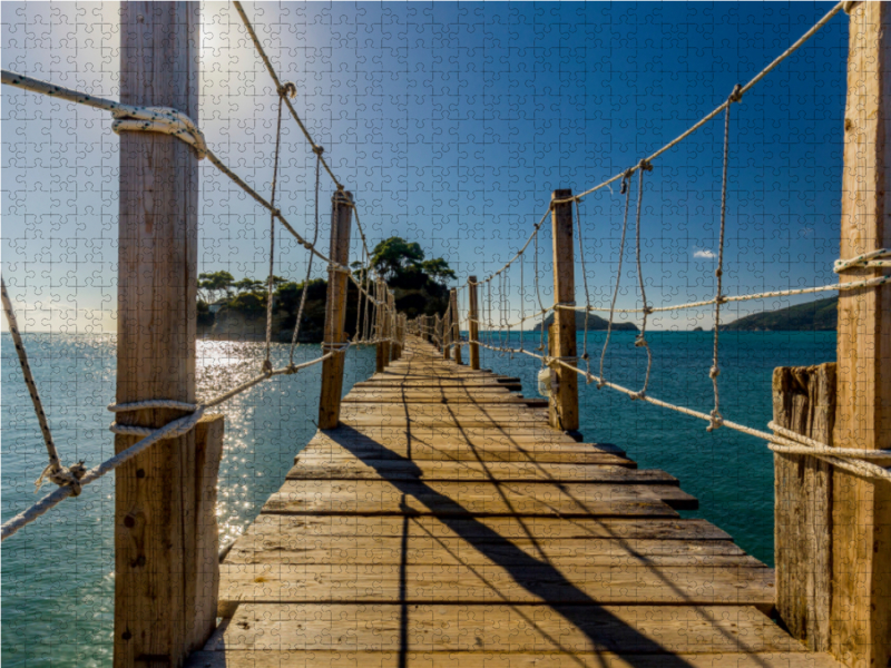 Zur kleinen Insel „Agios Sostis“ führt im Sommer ein langer Steg