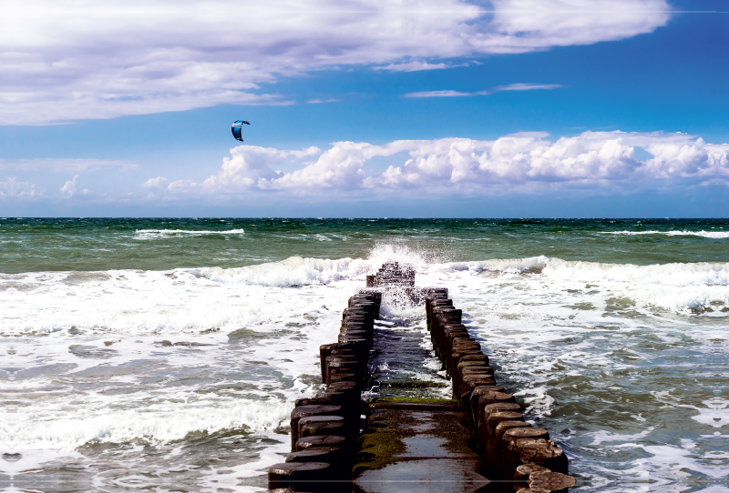 Wellenbrecher am Ostseestrand