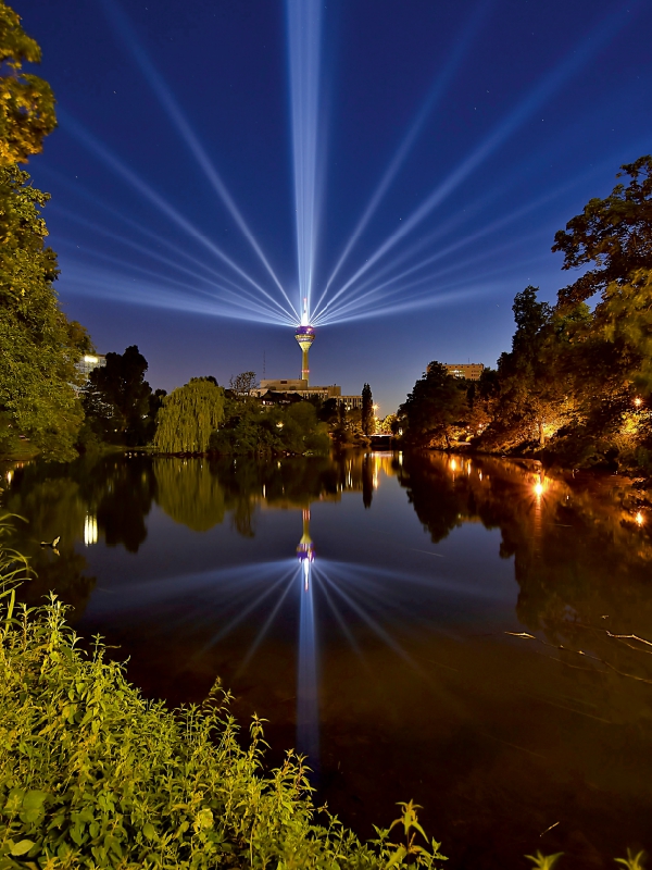 Blaue Stunde am Schwanenspiegel zum Grand Départ