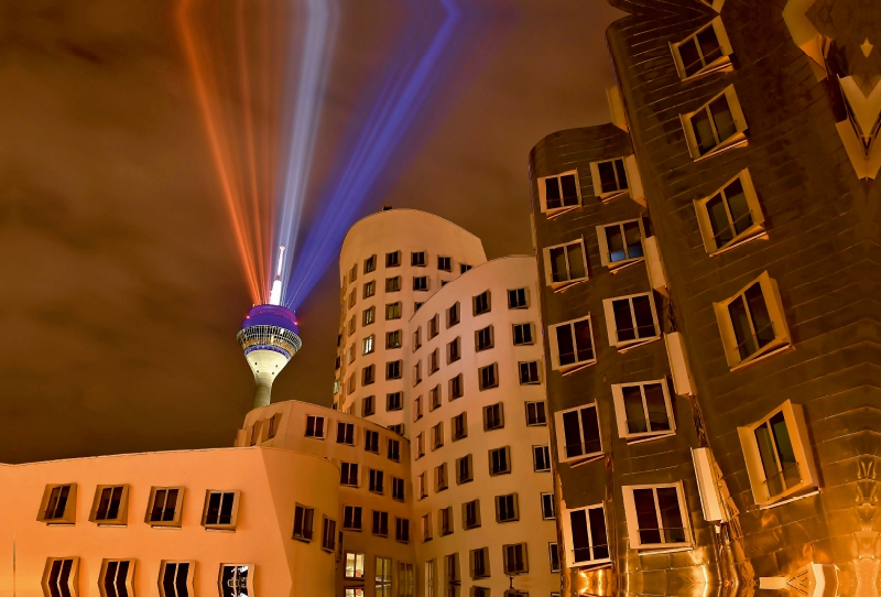 Nationalfarben von Frankreich über Gehry Bauten