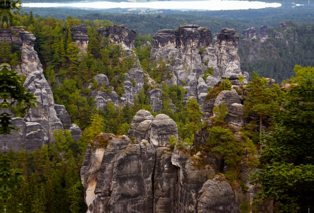 Blick über das Elbsandsteingebirge