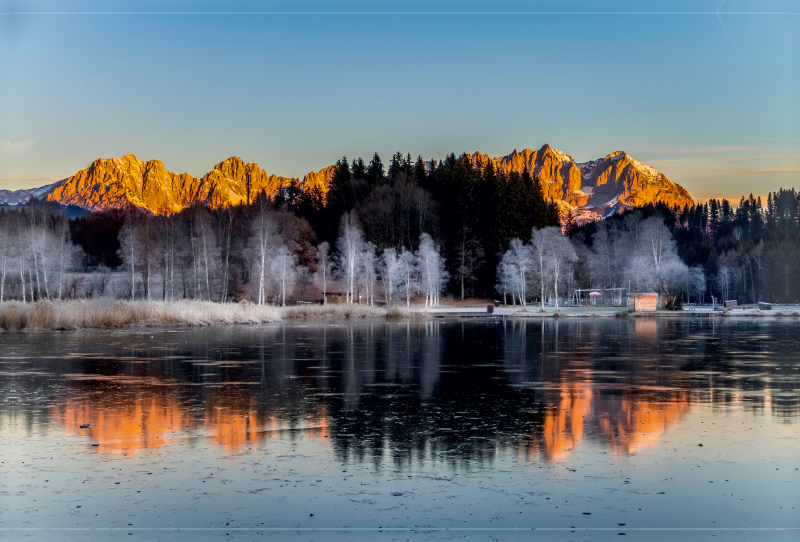 Morgenfrost am Schwarzsee vor dem Wilden KAiser