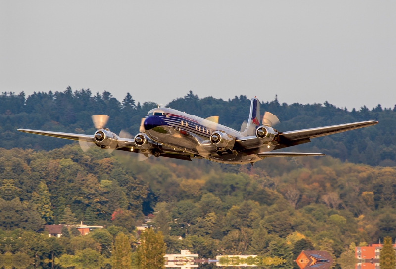 Red Bull  Douglas DC-6  Zürich, Switzerland