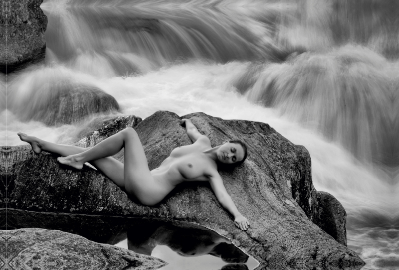 Ein Motiv aus dem Kalender nude on the rocks