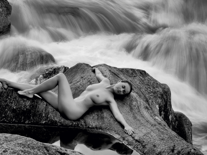 Ein Motiv aus dem Kalender nude on the rocks