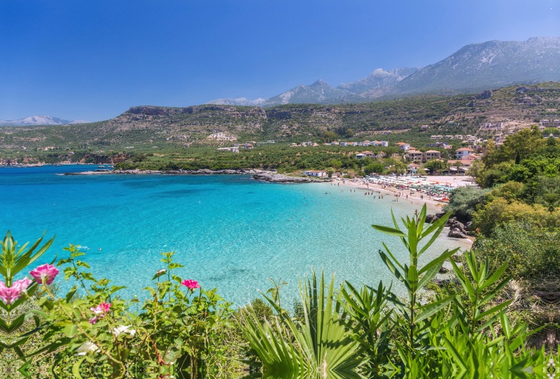 Küstenromanze in Stoupa zu Füßen des Taigeto-Gebirges