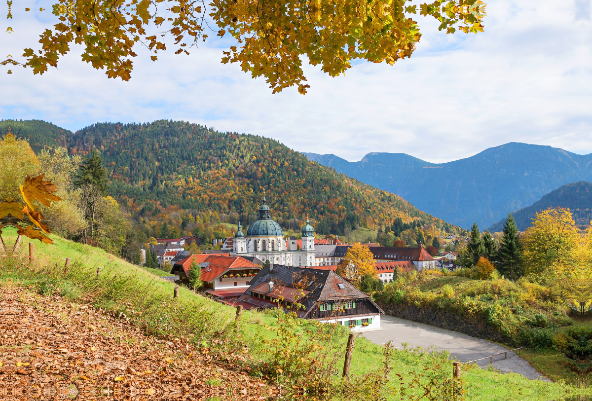 Herbstlandschaft Kloster Ettal in Oberbayern