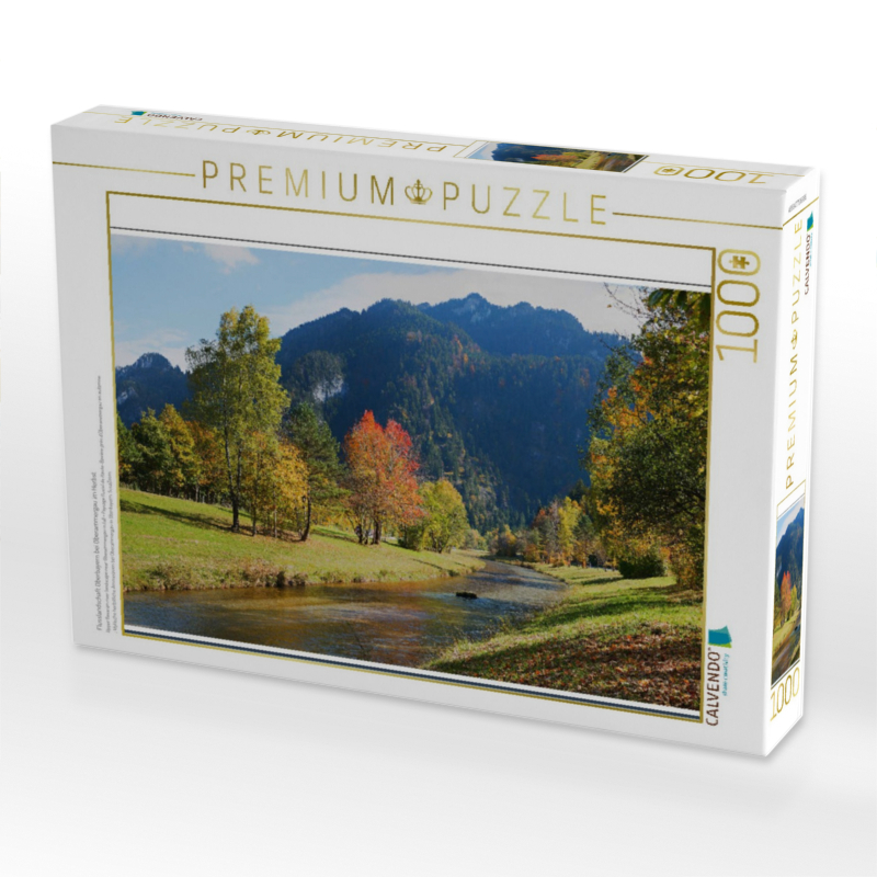 Flusslandschaft Oberbayern bei Oberammergau im Herbst