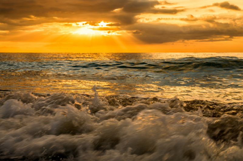 Sonnenaufgang an der goldenen Küste