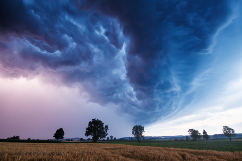 Shelfcloud zur blauen Stunde