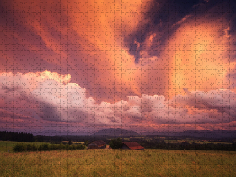 Abziehendes Gewitter im Sonnenuntergang