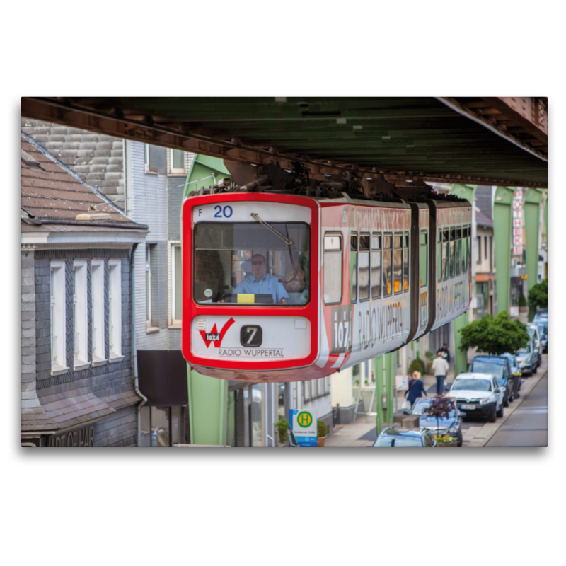 Schwebebahn (Wagen Nr. 7) kommend von der Station Zoo Stadion kurz vor der Station Sonborn