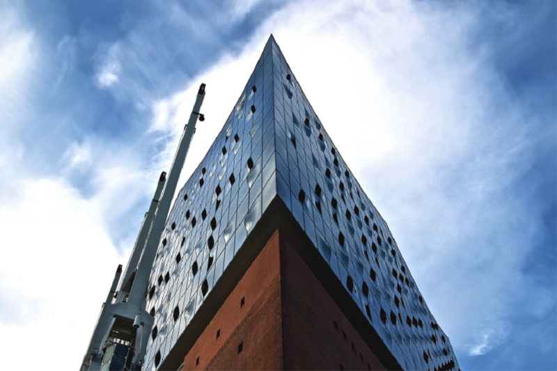 Spitze! Die Elbphilharmonie himmelwärts.