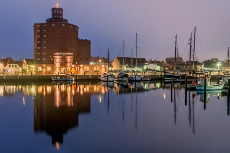 Eckernförde - Hafen mit Rundsilo