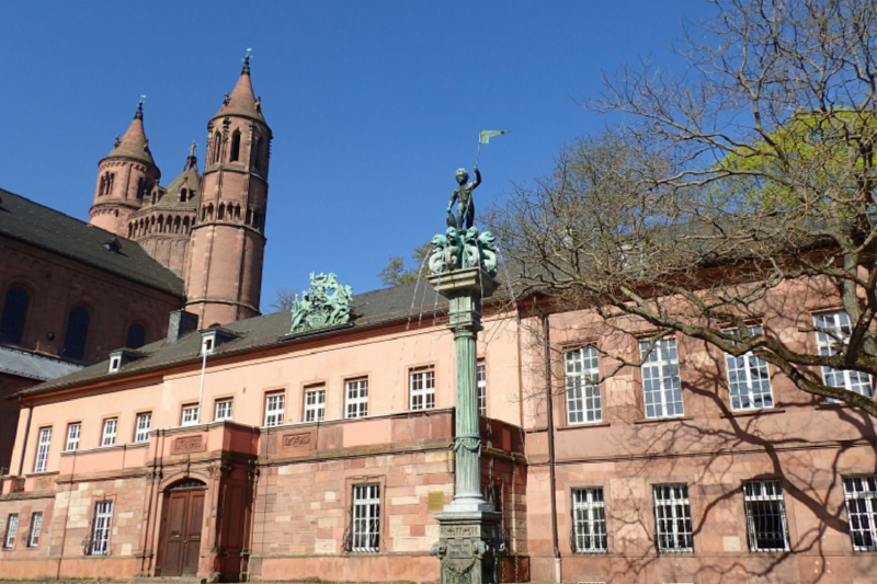 Der Schlossparkbrunnen in Worms