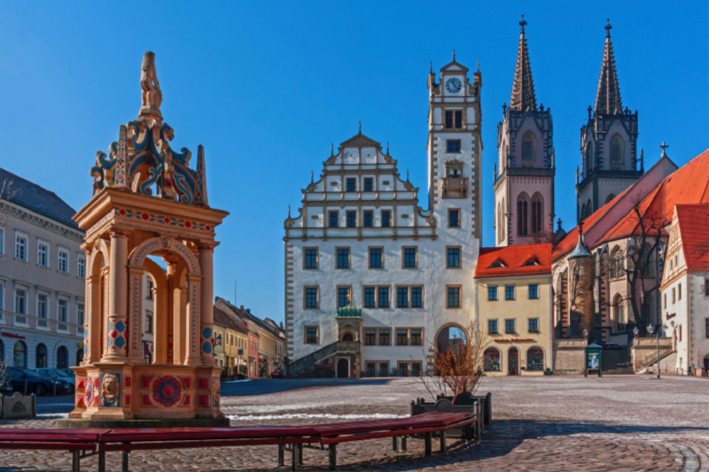 Am Neumarktbrunnen in Oschatz