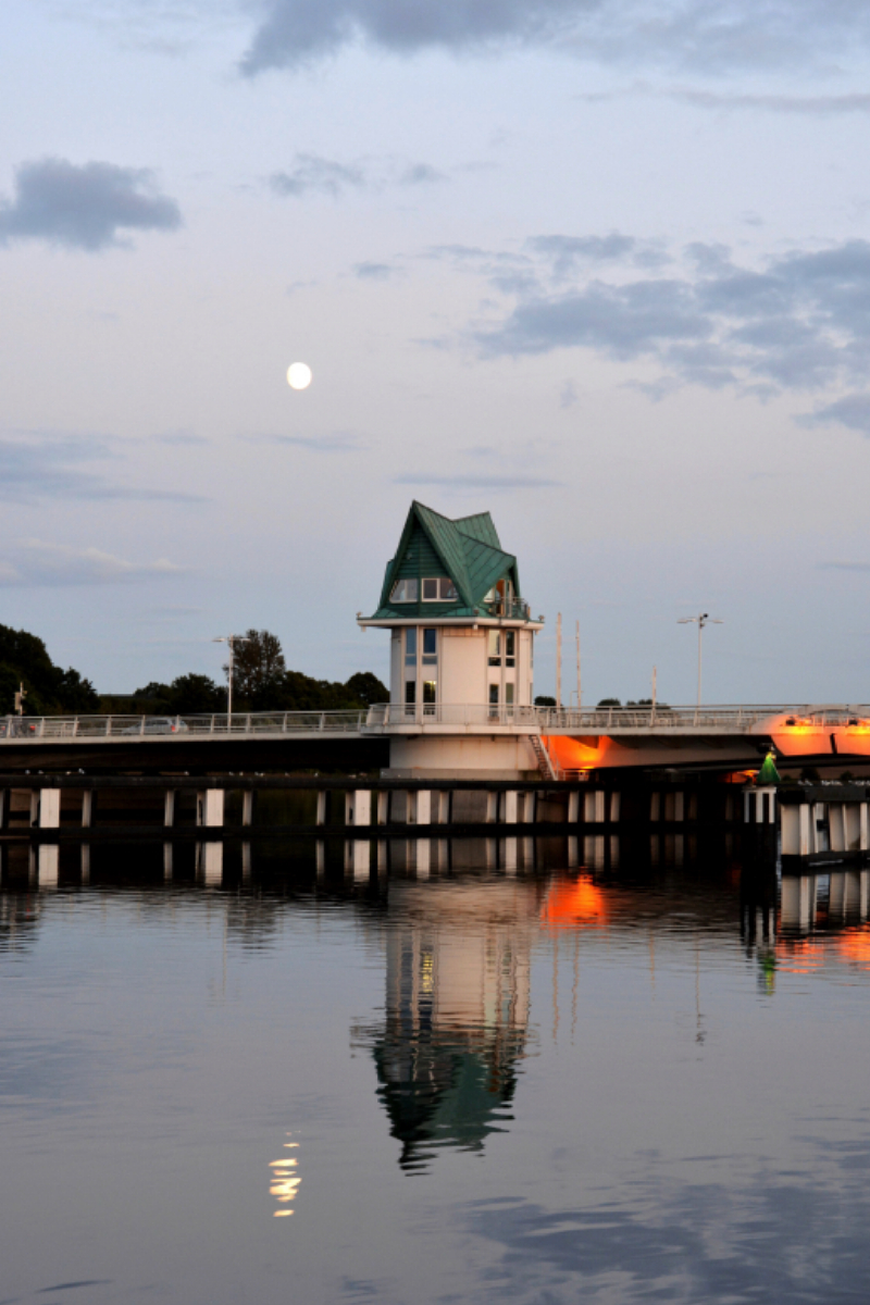 Schleibrücke in Kappeln zur blauen Stunde