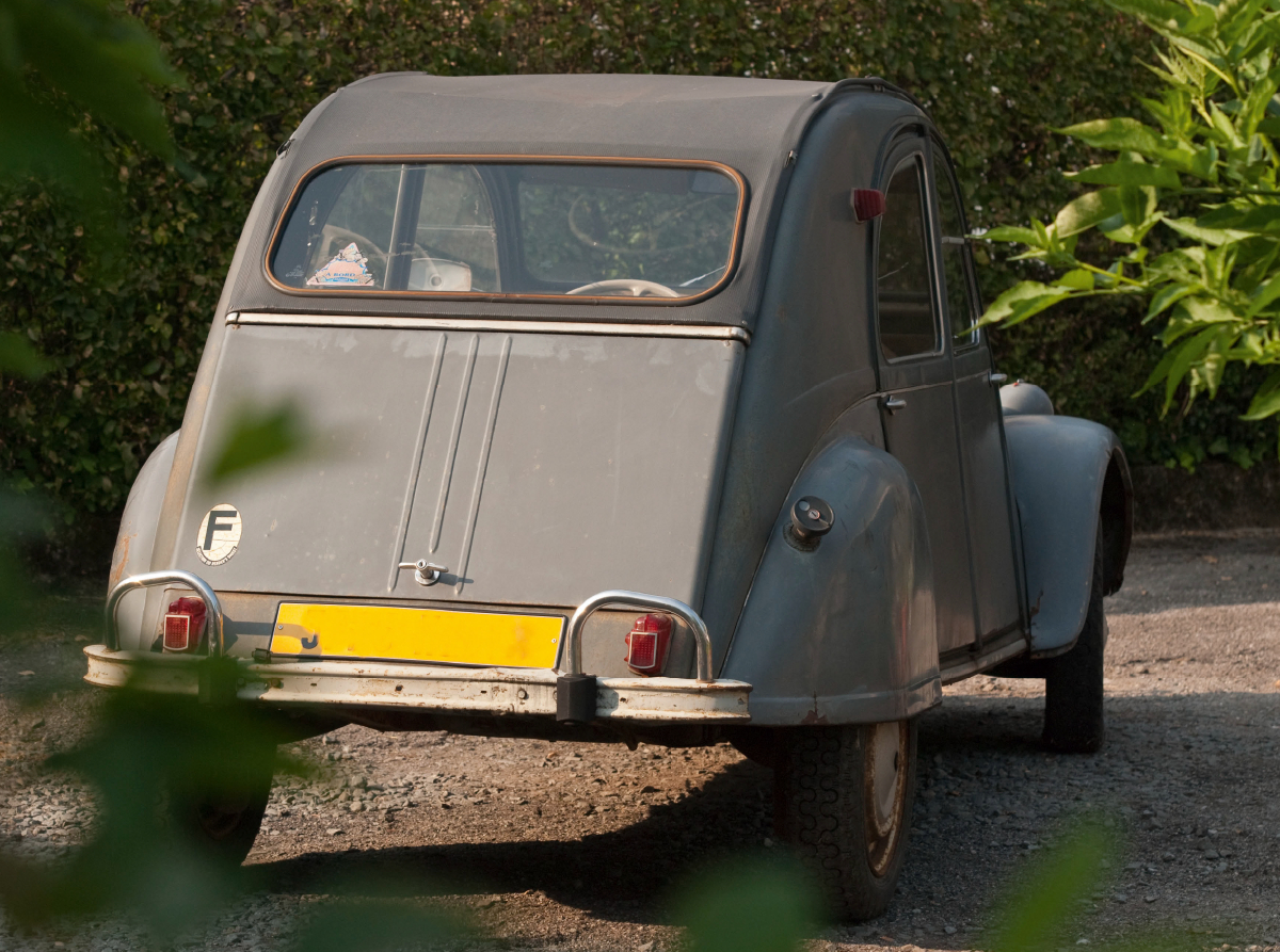 Citroën 2CV Alte Liebe rostet nicht