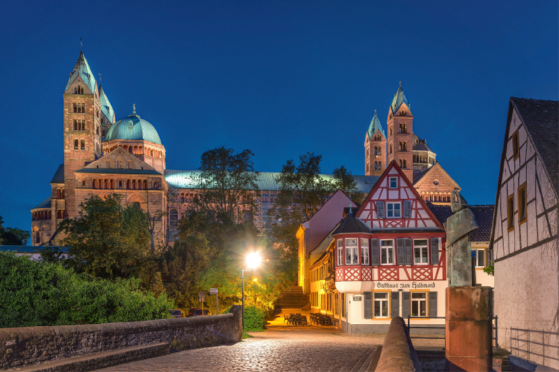 Der Dom zu Speyer bei Nacht