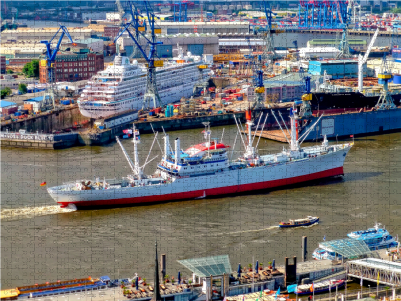 Hamburg Hafenpanorama mit Museumsschiff Cap San Diego