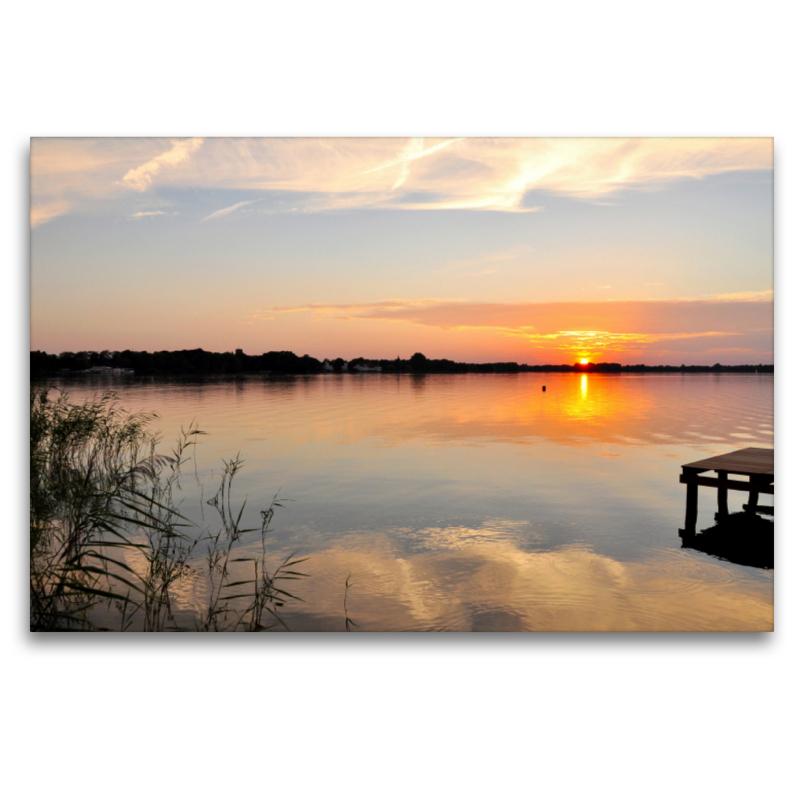 Sonnenuntergang mit gespiegelten Wolken am Zwischenahner Meer