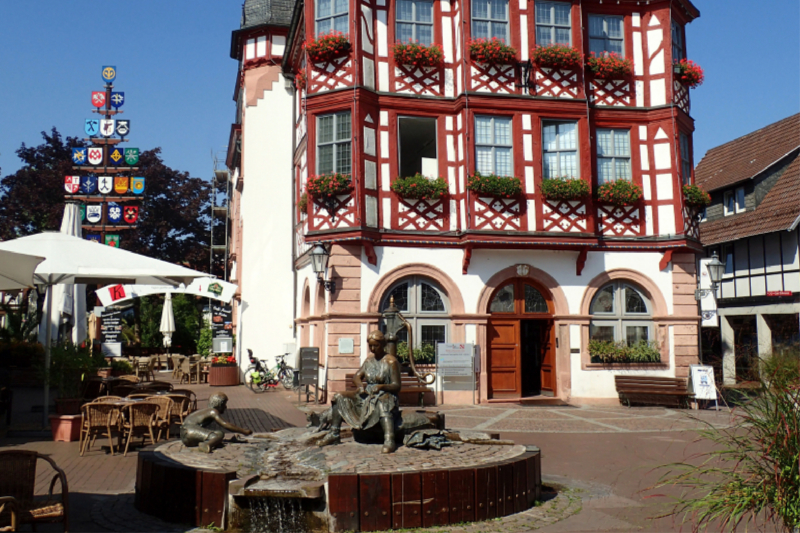 Am Marktplatz von Lorsch an der Bergstraße