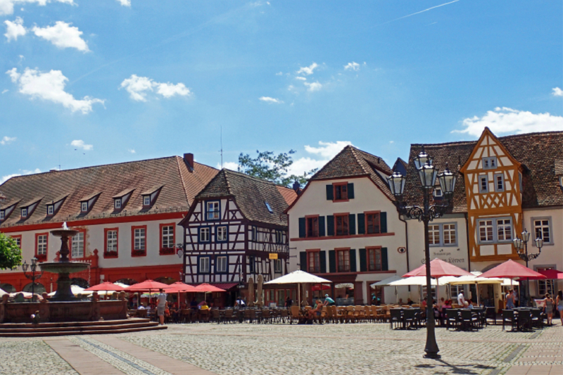 Auf dem Marktplatz in Neustadt an der Weinstraße