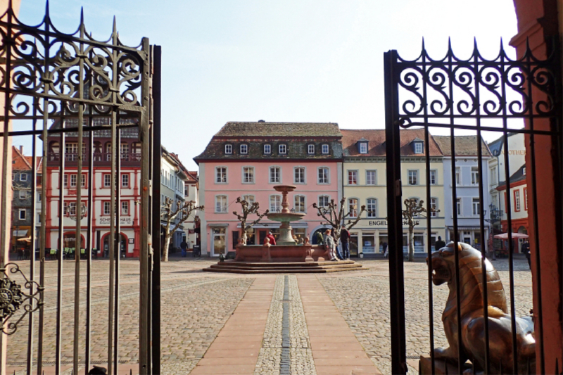 Blick über den Marktplatz in Neustadt an der Weinstraße