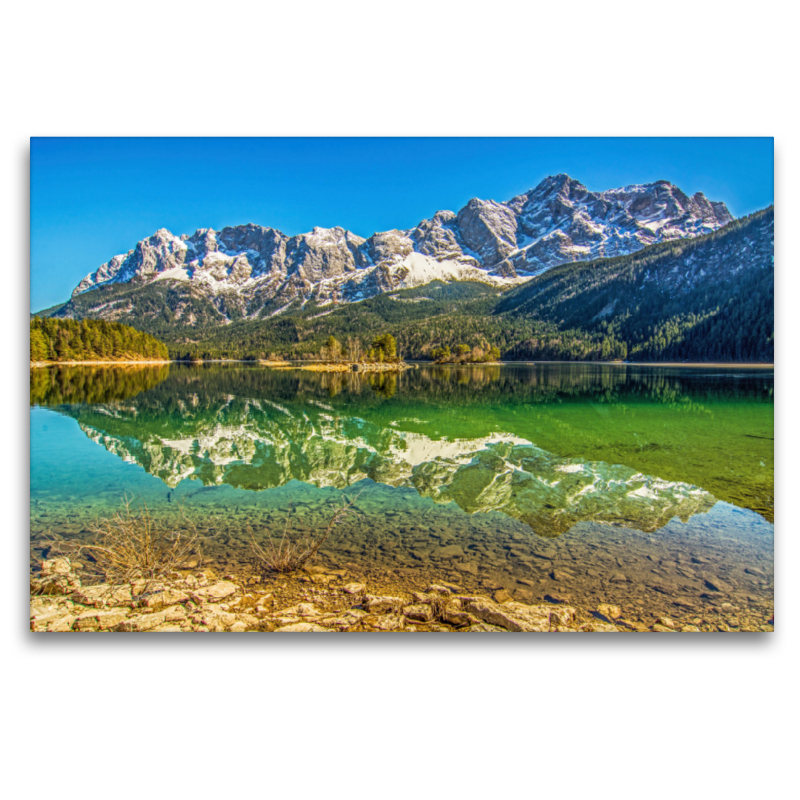 Das Wettersteingebirge spiegelt sich vollständig im Eibsee