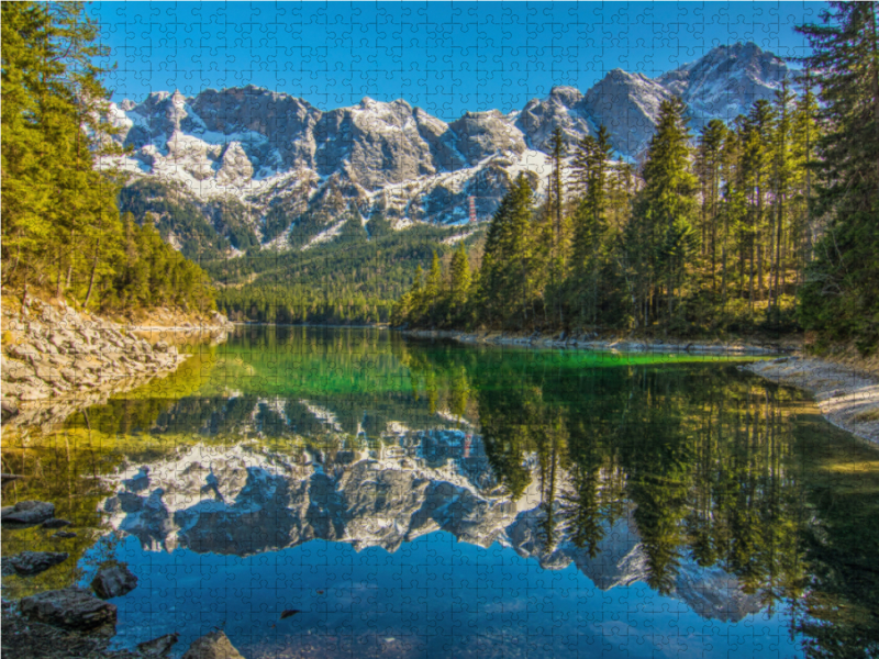 Das Zuspitzmassiv spiegelt sich im Eibsee