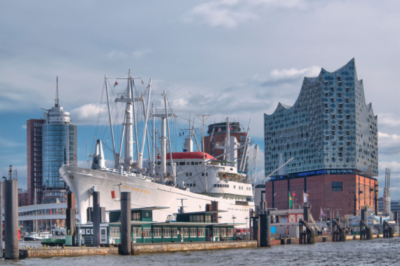 Museumsschiff Cap San Diego und Elbphilharmonie