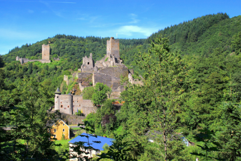 Die Ober und Unterburg in Manderscheid