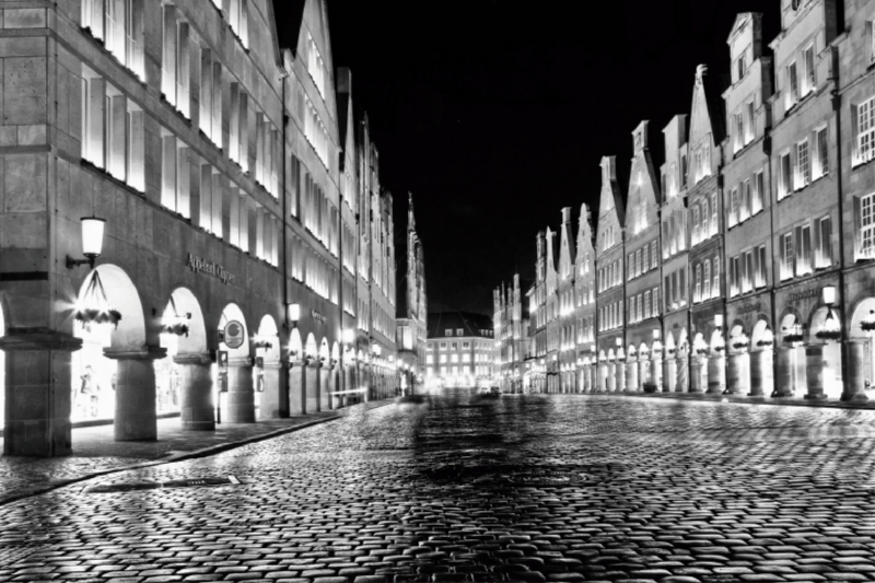 Münster, Prinzipalmarkt, der Platz mit den charakteristischen Giebelhäusern und Bogengängen.