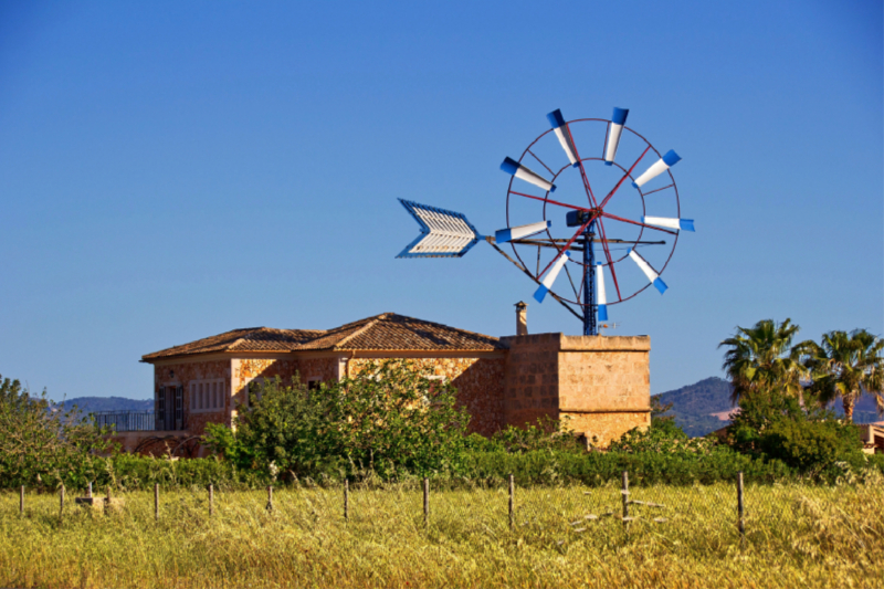 Typische Windmühlen auf Mallorca