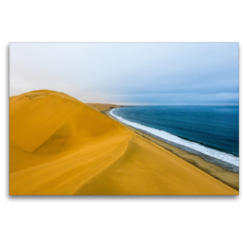 Steil fallen die Dünen der Namib zum Antlantik hin ab