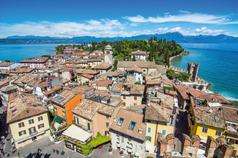 Blick auf Sirmione und den südlichen Gardasee