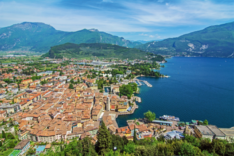 Aussicht von der Bastione über Riva del Garda und den See