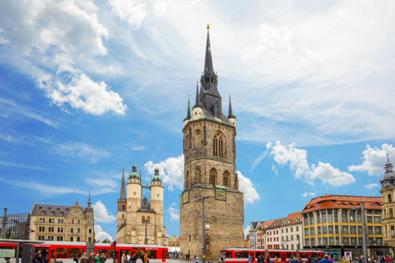 Marktplatz mit Rotem Turm und Marktkirche