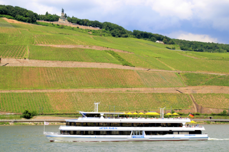 Hoch oben liegt das Niederwalddenkmal nicht weit von Rüdesheim