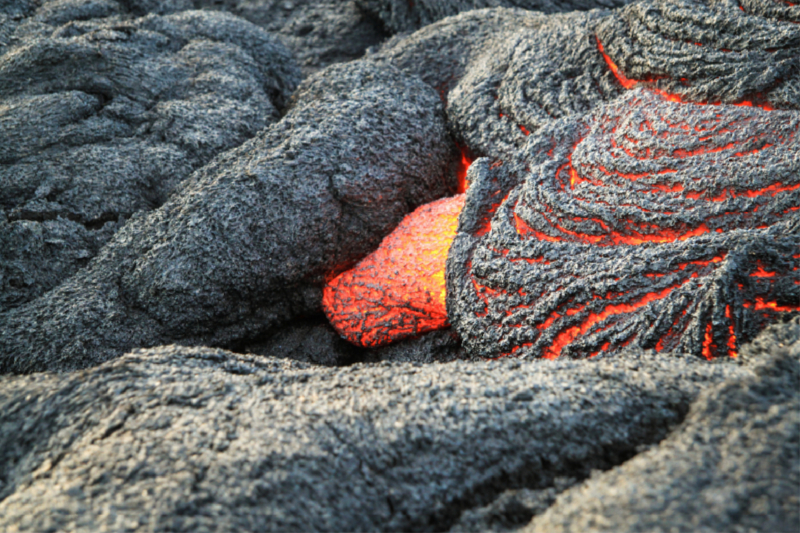 Lava bahnt sich ihren Weg