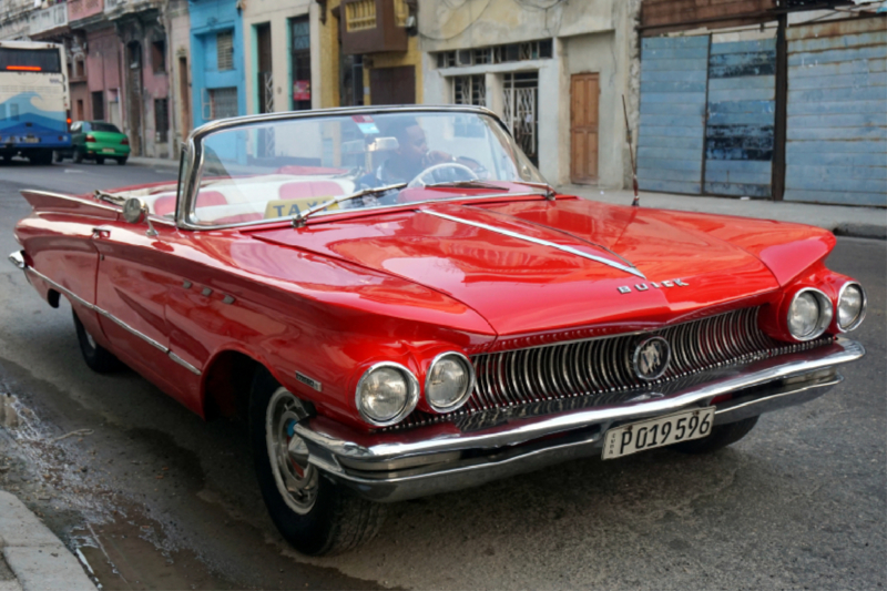 Der Oldtimer BUICK INVICTA aus dem Jahre 1959 in Havanna