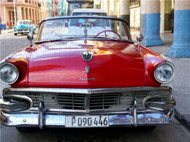 Der Oldtimer Ford Sunliner in Havanna