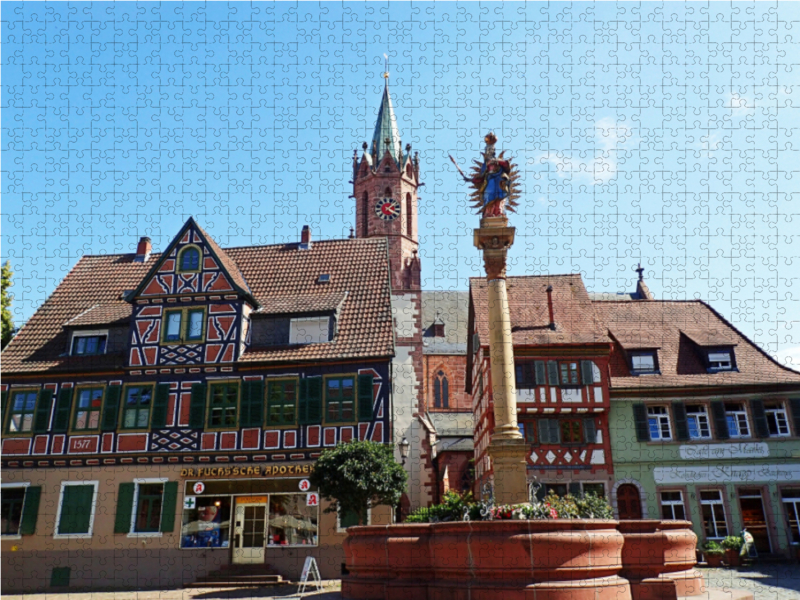 Der Marktplatz mit der Marienstatue in Ladenburg am Neckar