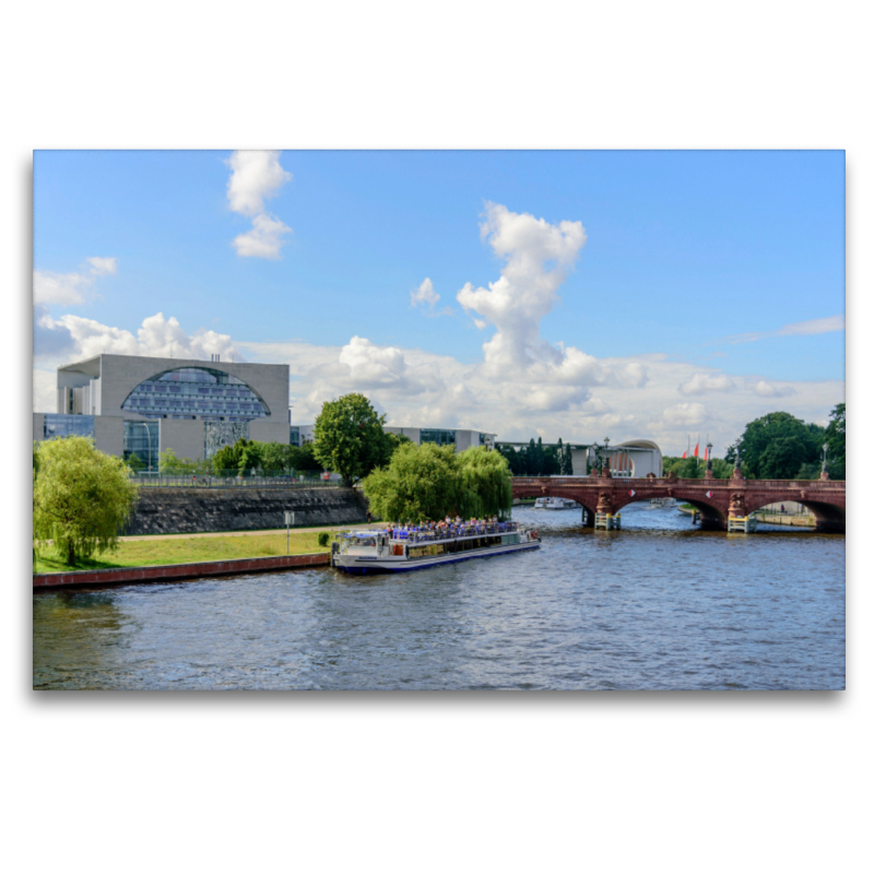 Blick über die Spree auf das Bundeskanzleramt am Ludwig-Erhard-Ufer