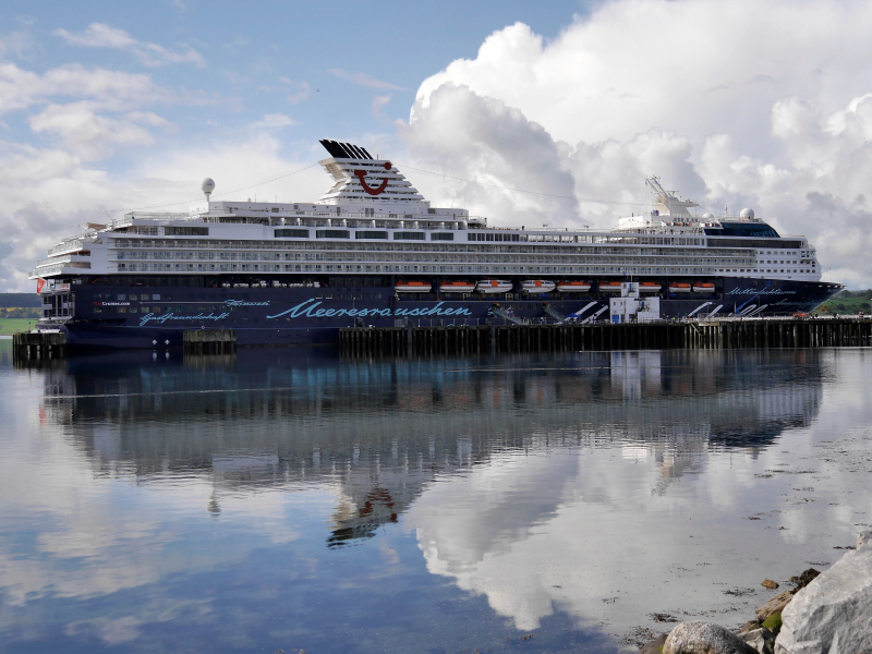 Mein Schiff 1, Passagiere 1924, Länge 262 m, Breite 32 m, 21,5 Kn.