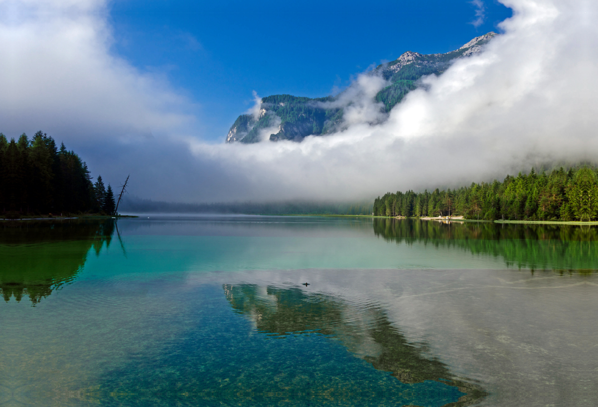 Toblacher See in Wolken